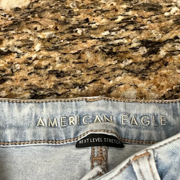 American Eagle High Rise Shortie Light Wash Patches Cut Off Beach Vacation 4 - Picture 8 of 12